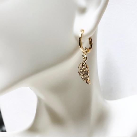 PETITE Leave Hoops - Picture 3 of 5